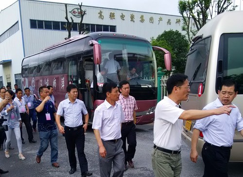 Representatives of non-public enterprises in Jiangxi Province visited the Gaoqiang Electric Porcelain Group to observe and guide
